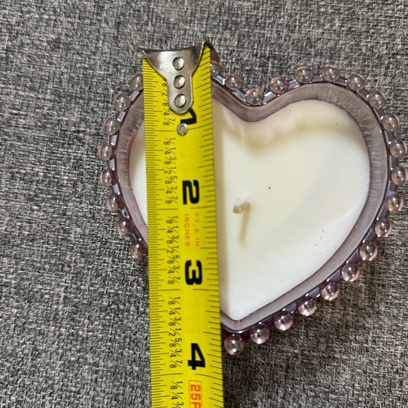 ❗️LAST FEW❗️ CHANEL Pink and White Heart Candle - Picture 5 of 7
